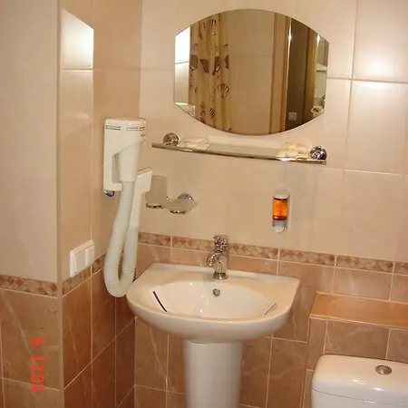 Otel Znannya 2*